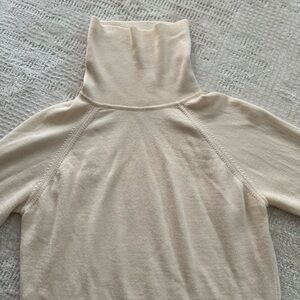Wool/Silk Cream Turtleneck Sweater